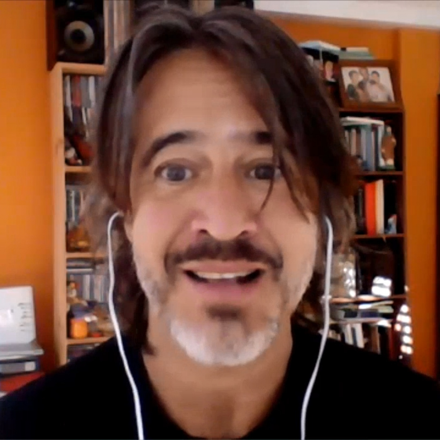 Entrevista con el poeta Francisco Pesqueira en "Letras y corcheas" episode artwork