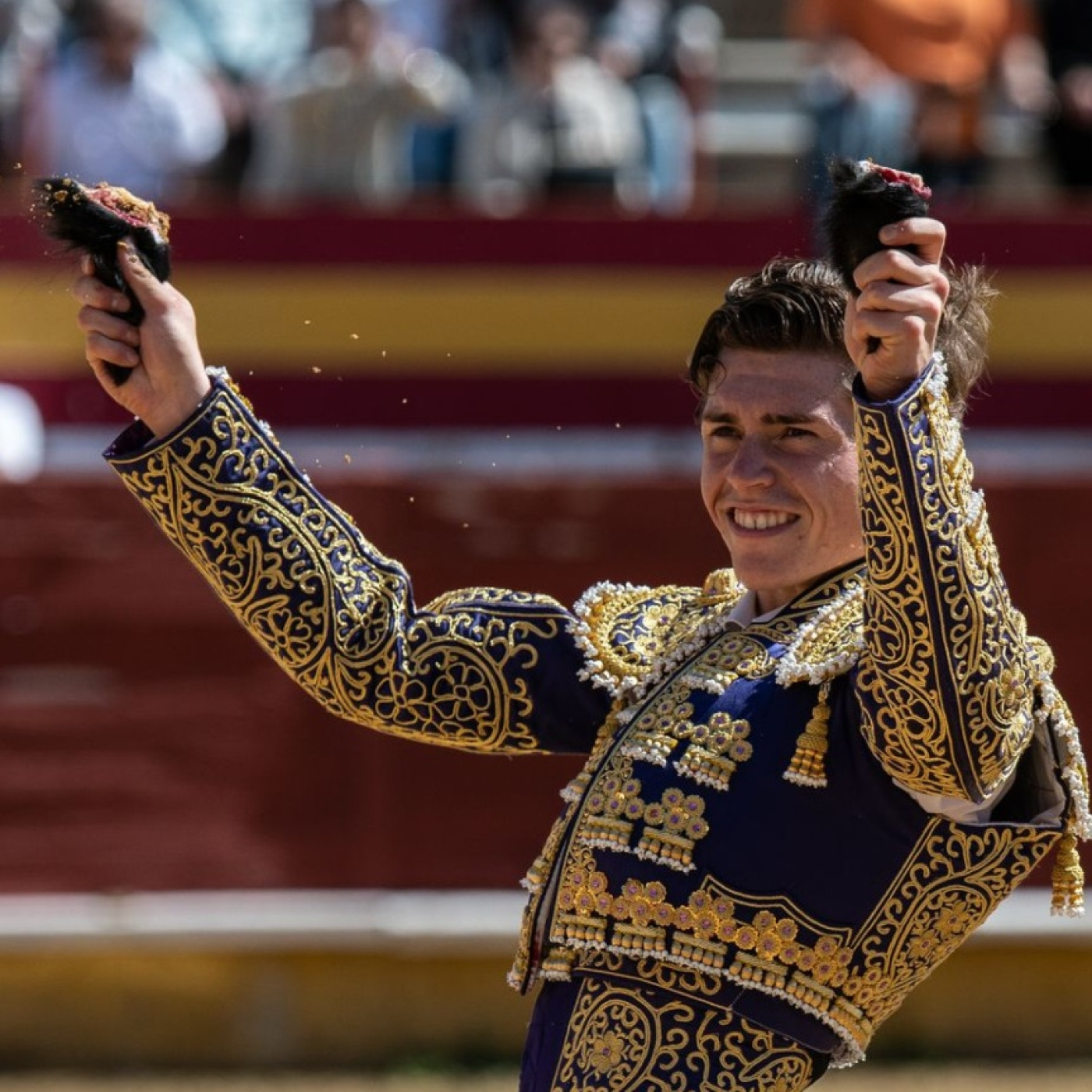 El novillero Álvaro Serrano nos actualiza su actualidad tras triunfar en Las ventas y cambiar de apoderado. episode artwork