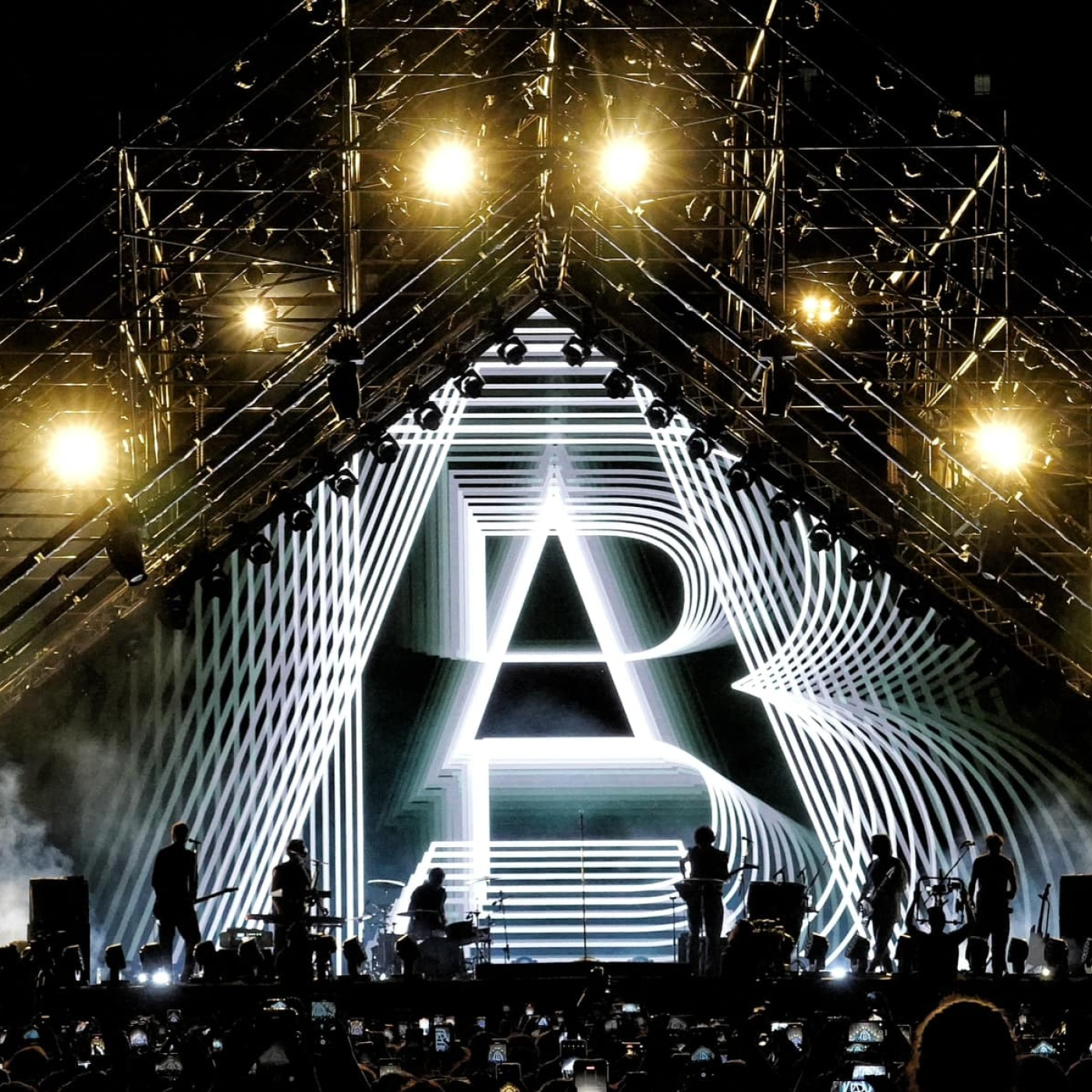 Babasónicos convocaron a 55 mil personas en Argentina y despiden el 2023 con una nueva canción y conciertos. episode artwork