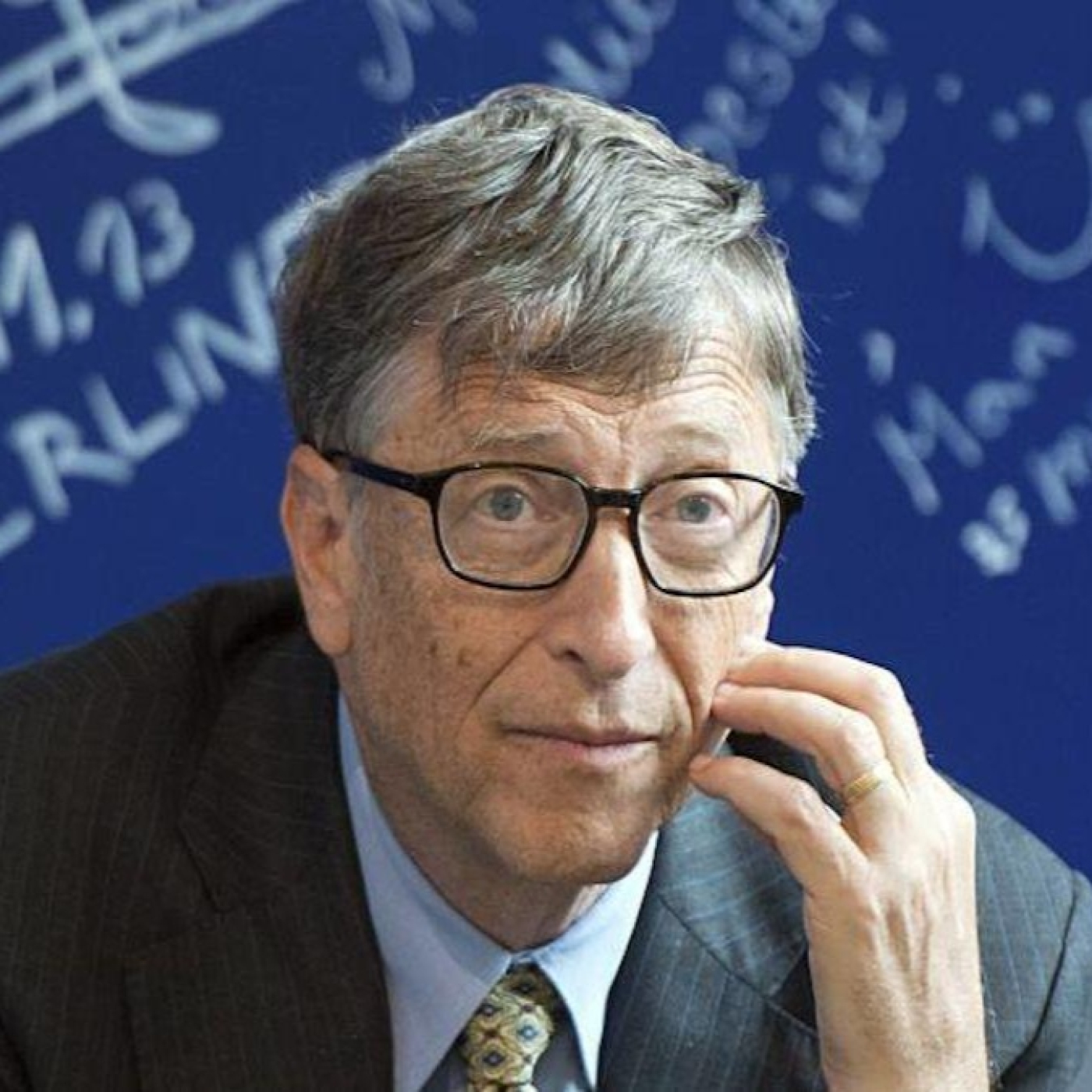 EL FUTURO SEGUN BILL GATES: 4- SE PUEDE SER DEMASIADO RICO? #documental #tecnologia #podcast - podcast episode cover