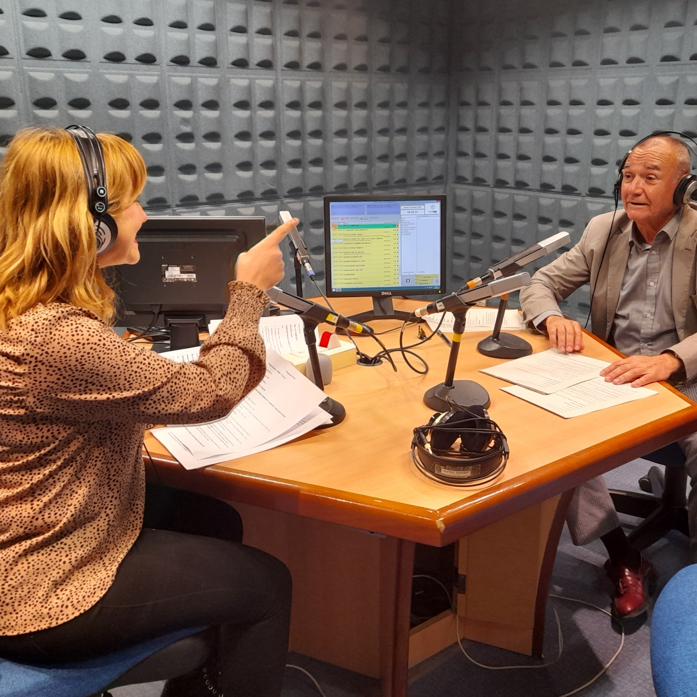 Come y Calla Canal Sur Radio