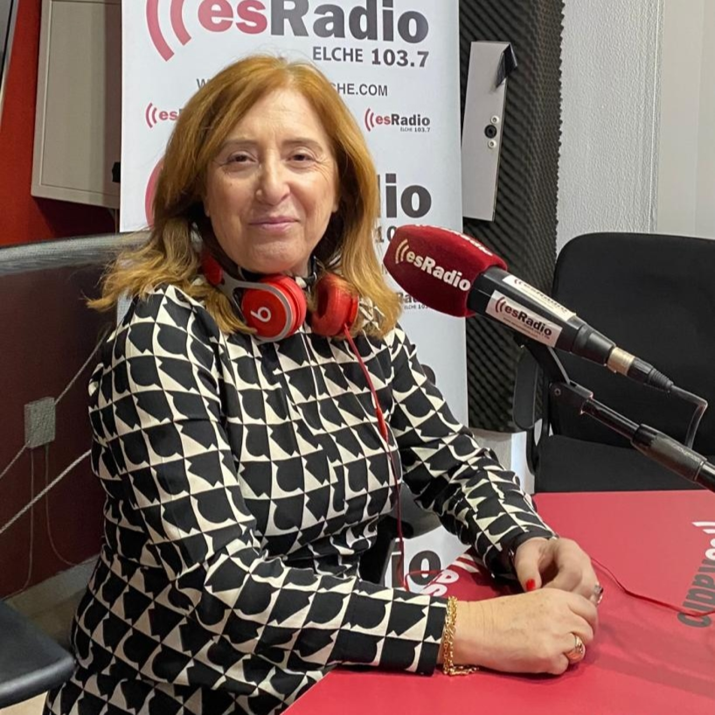 ''Podemos colaborar con las Clarisas todo el año comprando su repostería artesanal''. episode artwork