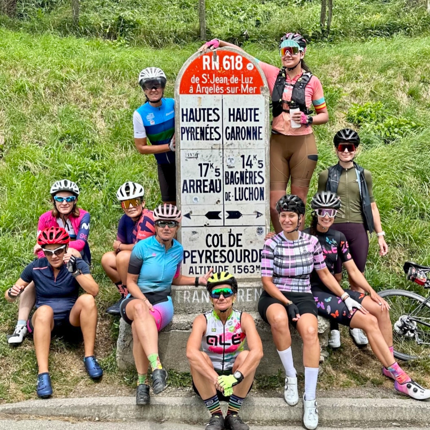 SAINT LARY SOULAN: Ciclismo de lujo en Pirineos. Del Col d´Aspin a Val Louron y mucho más. Erkuden y Mayayo, Radio Trail
