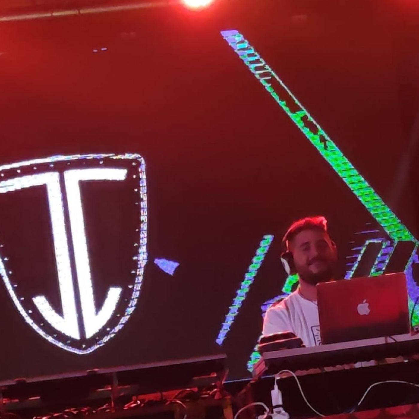 Dando luz a la noche by Juanma Cortés