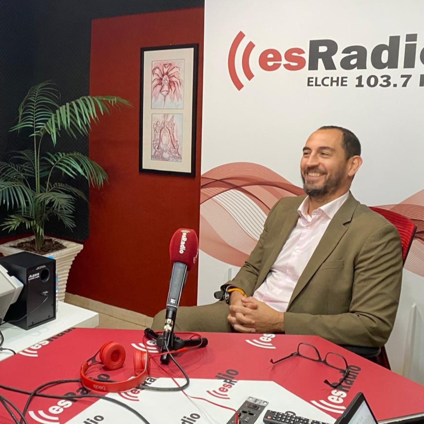 "Con la bajada de tipos el sector financiero se está convirtiendo en una opción de inversión por el buen crecimiento". episode artwork
