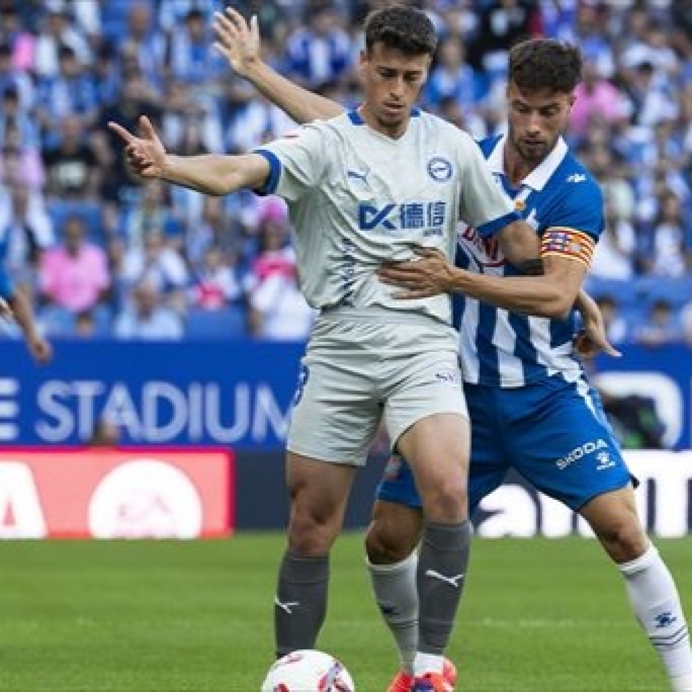 En Corto y al pie. Tu podcast sobre el Alaves