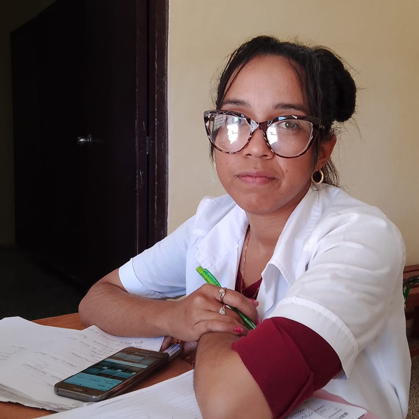 Adriana Herrera Prieto, joven doctora floridana comprometida con su profesión episode artwork