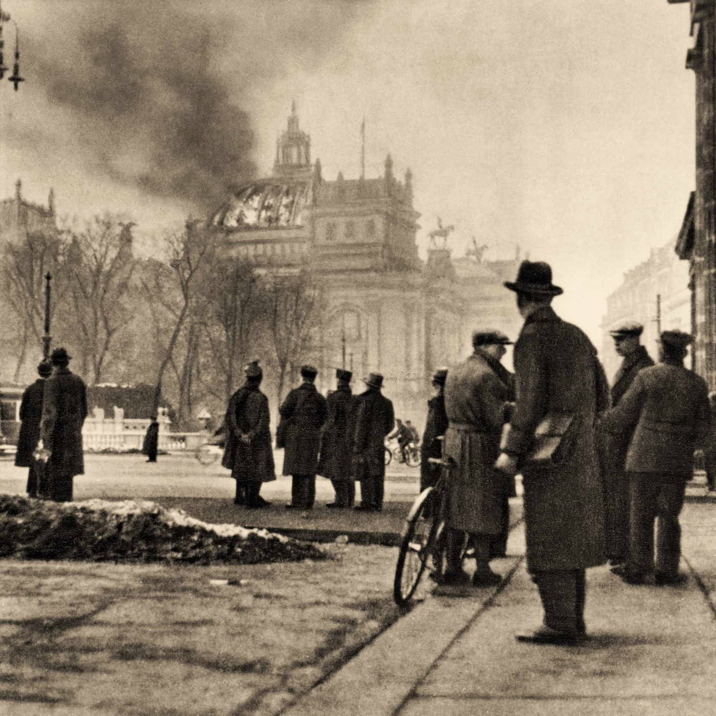 EL INCENDIO DEL REICHSTAG, CUANDO ARDE LA DEMOCRACIA #documental #nazismo #historia #podcast - podcast episode cover