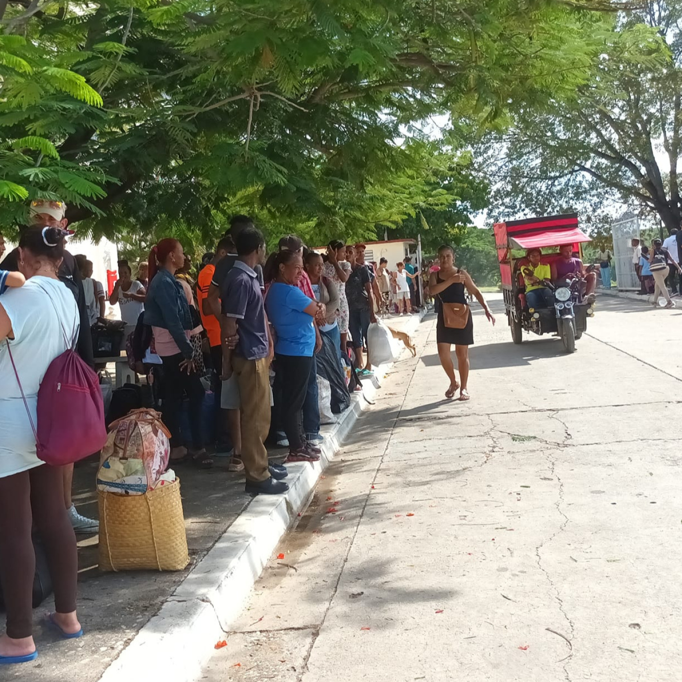 Regresan a sus hogares personas evacuadas de San Antonio del Sur y Manuel Tames episode artwork