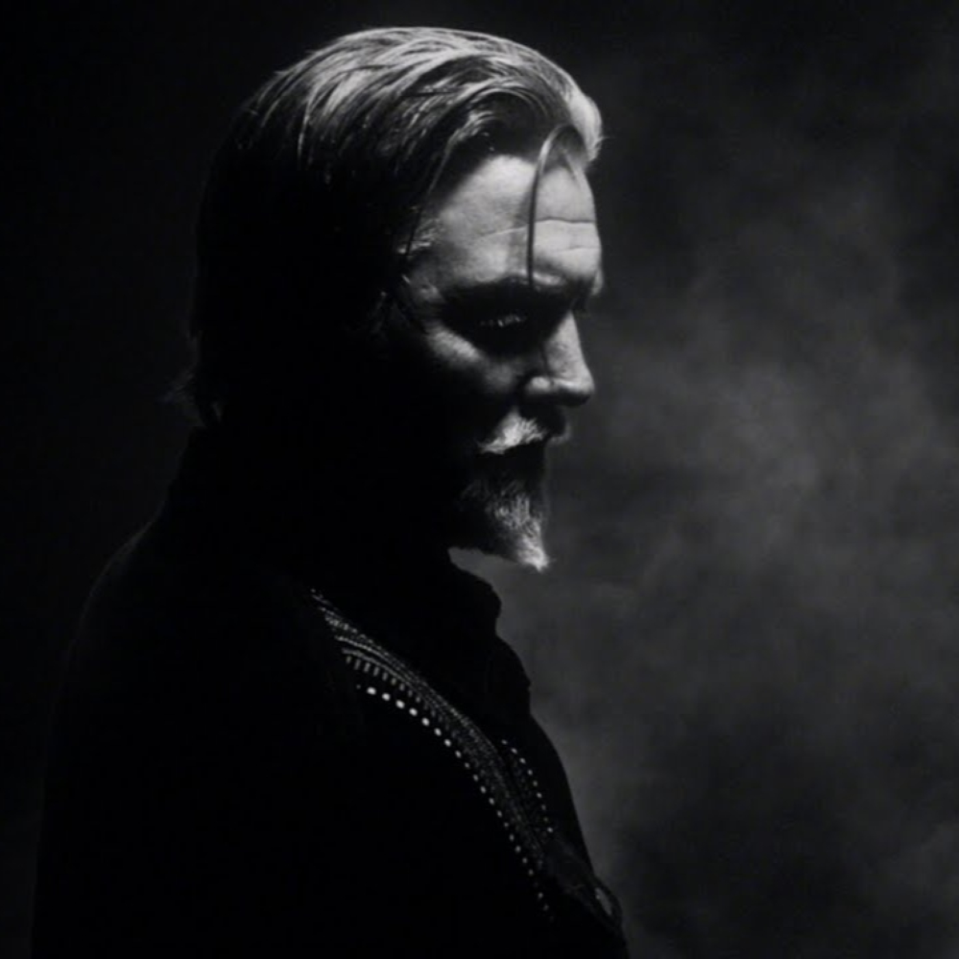 Josh Homme de Queens of the Stone Age revela su reciente batalla contra el cáncer al tiempo de publicar nueva música. episode artwork