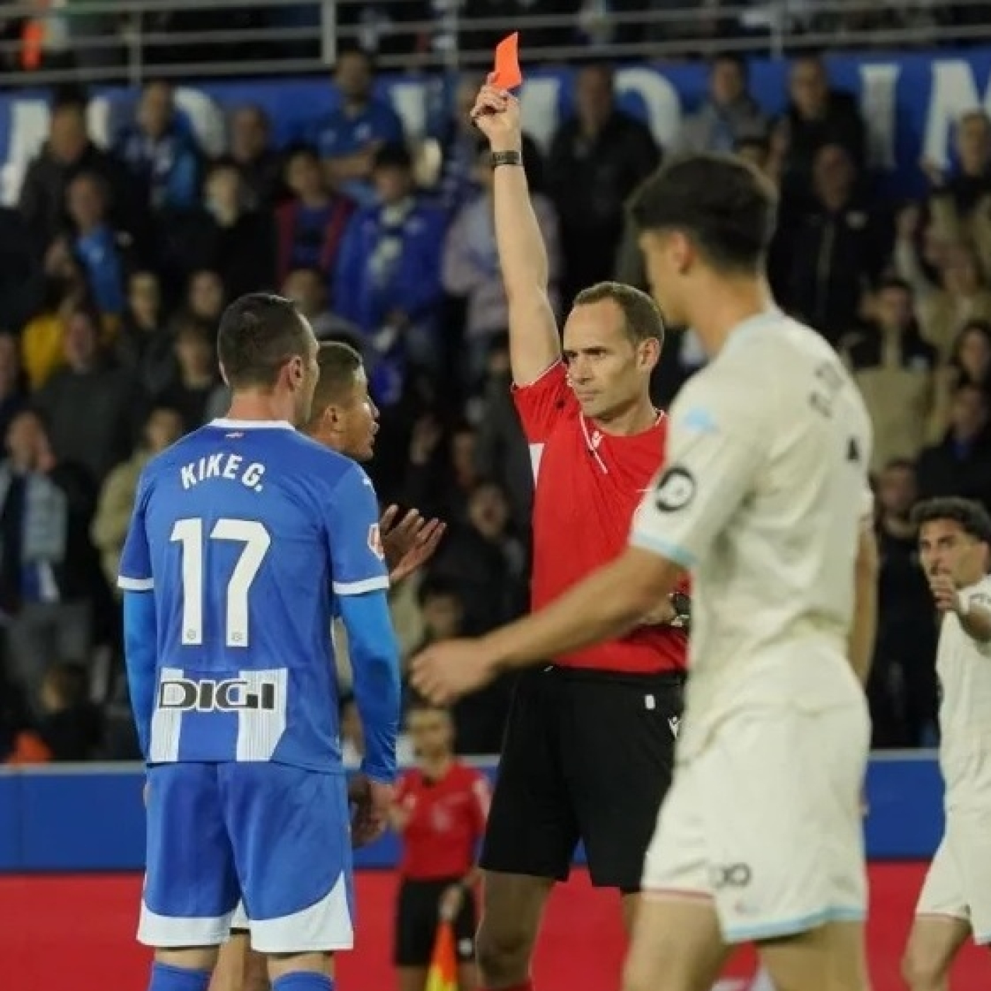 En Corto y al pie. Tu podcast sobre el Alaves