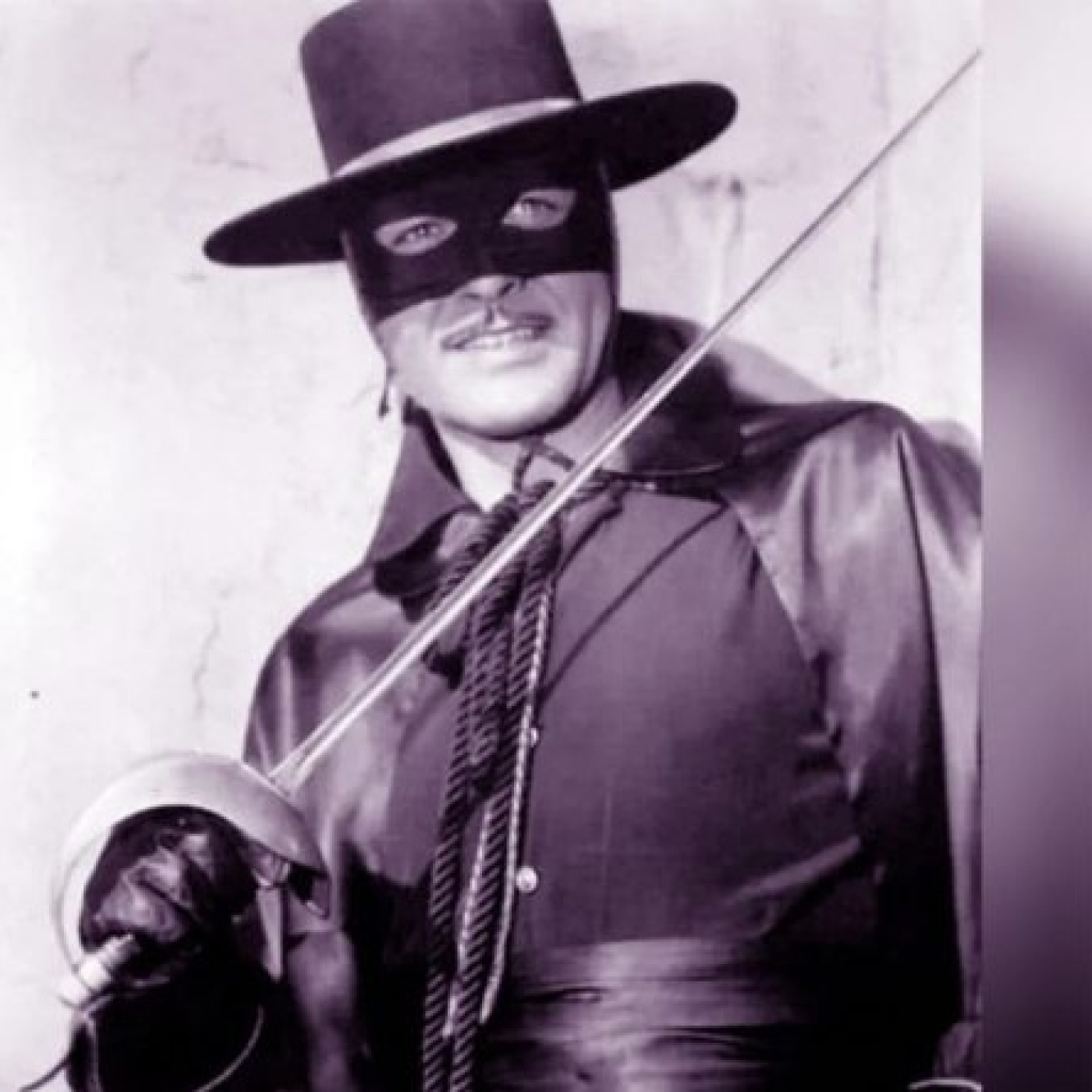 Detras de la Mascara del Zorro