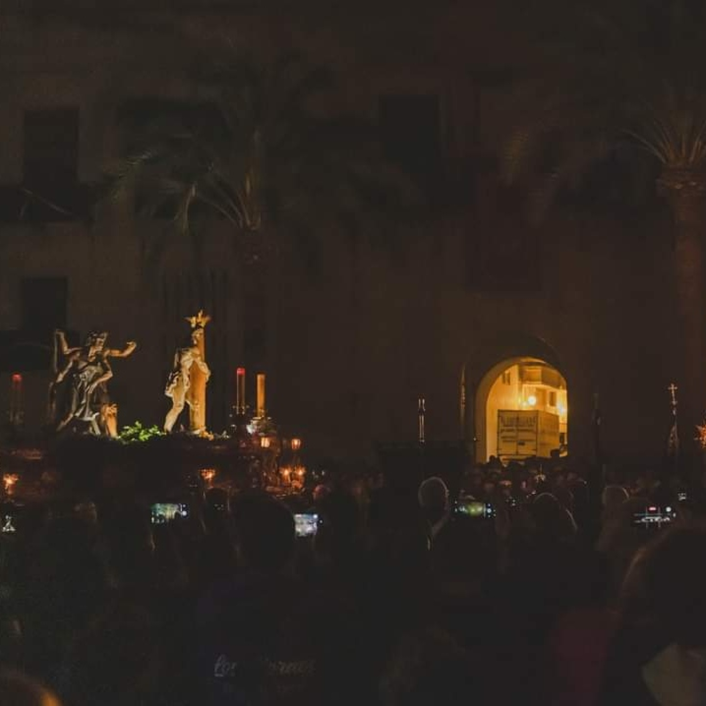''En Elche tenemos una Semana Santa plural y variopinta impregnada de detalles ilicitanos''. episode artwork