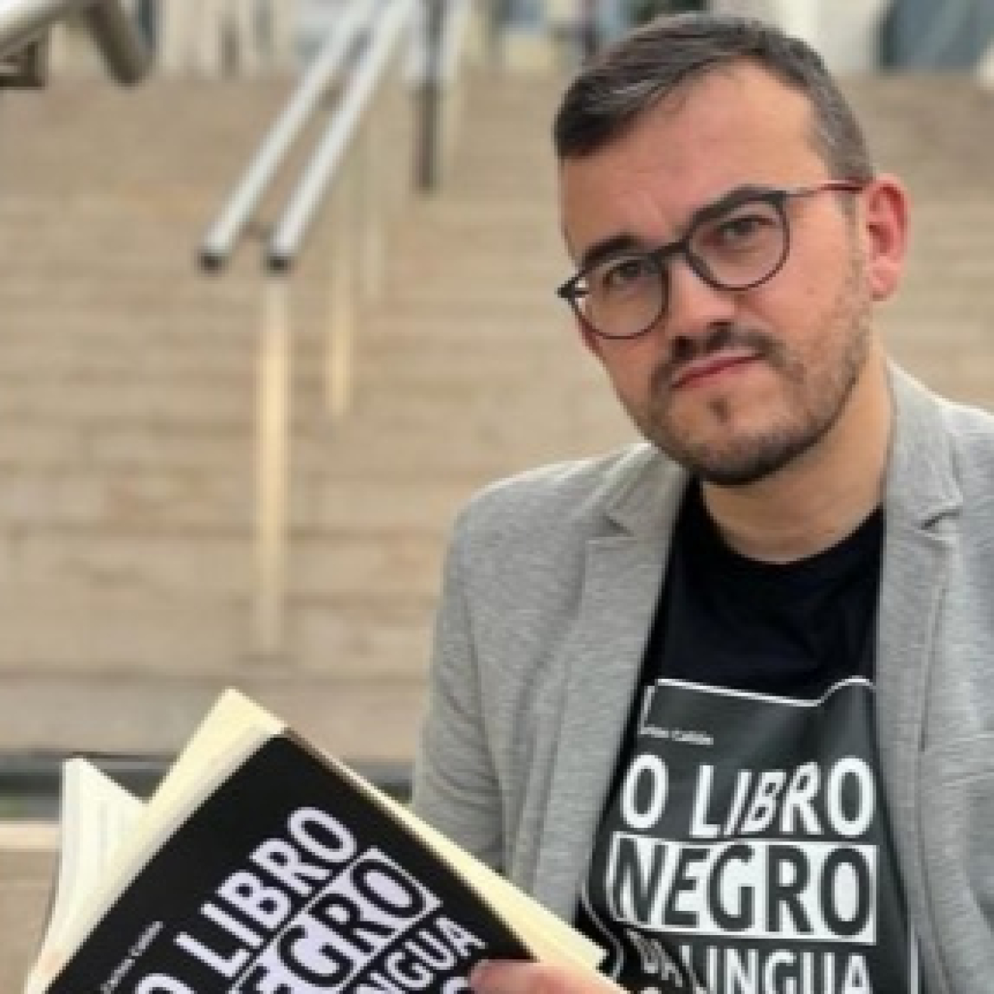 O trauma franquista no idioma galego. Carlos Callón episode artwork