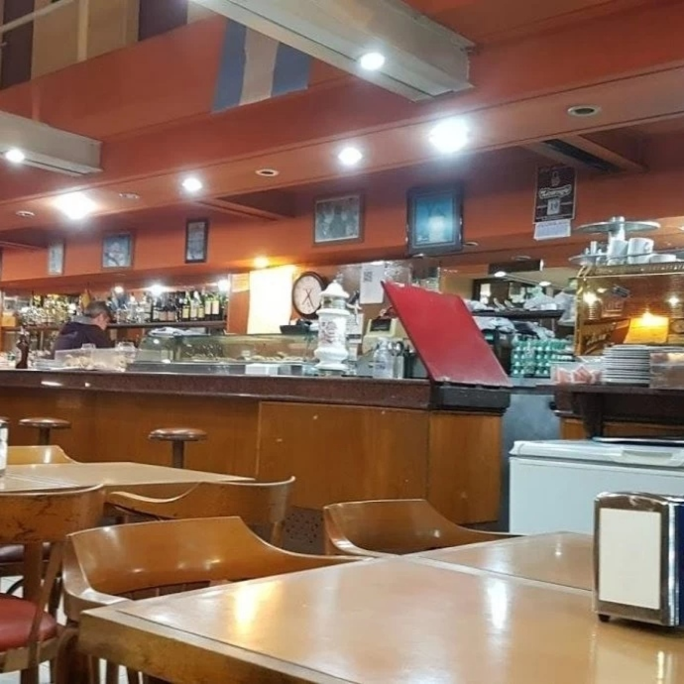 Juan Freijedo (Dueño de un bar histórico en Av. de Mayo) En La Trinchera @trinchera_en