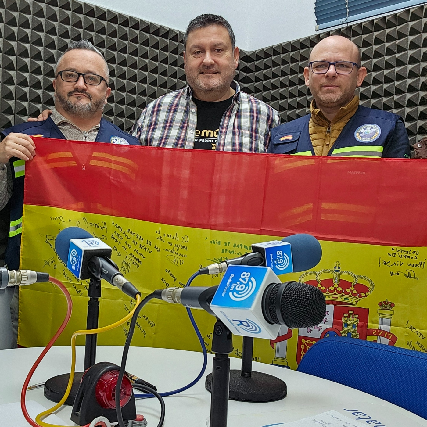 Entrevista Técnicos Emergencias en Acción Vehículo Ucrania episode artwork