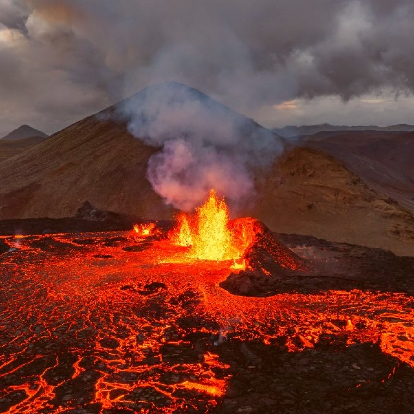 cover of episode LA TIERRA: 1- FUEGO #documental #naruraleza #ciencia #podcast