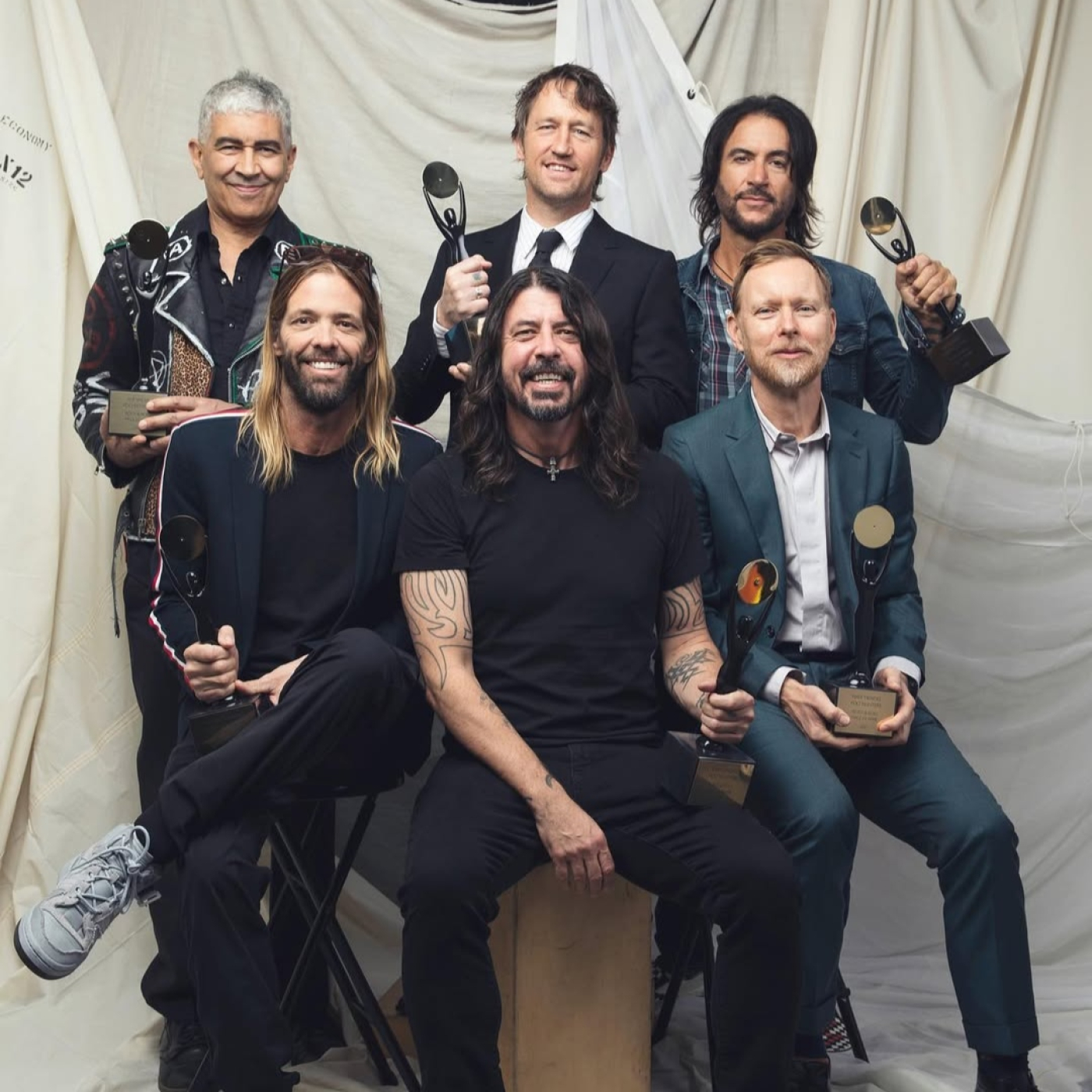 Foo Fighters celebra sus 30 años con el nuevo y emotivo sencillo 'Today's Song'. Dave Grohl agradece a los miembros. episode artwork