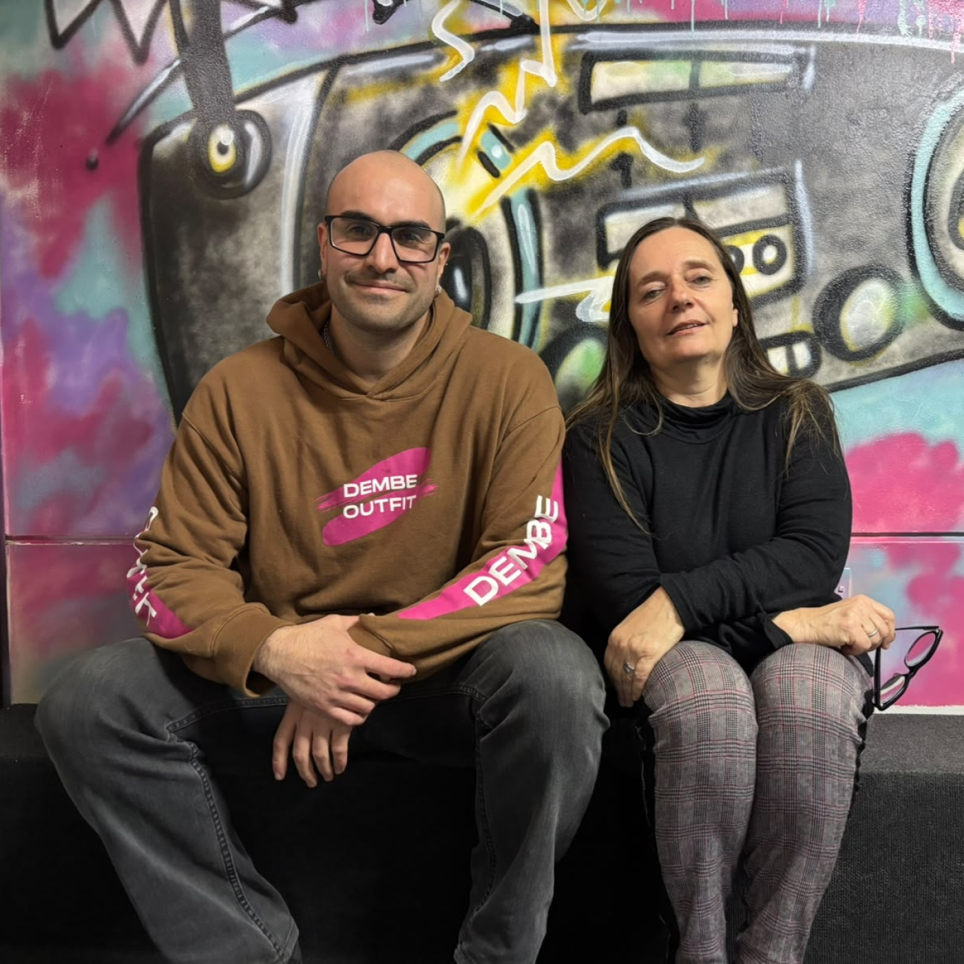 En Avenidas / Joaquín Méndez y Gabriela Delía / Jornada sobre manipulación y control en entornos digitales episode artwork