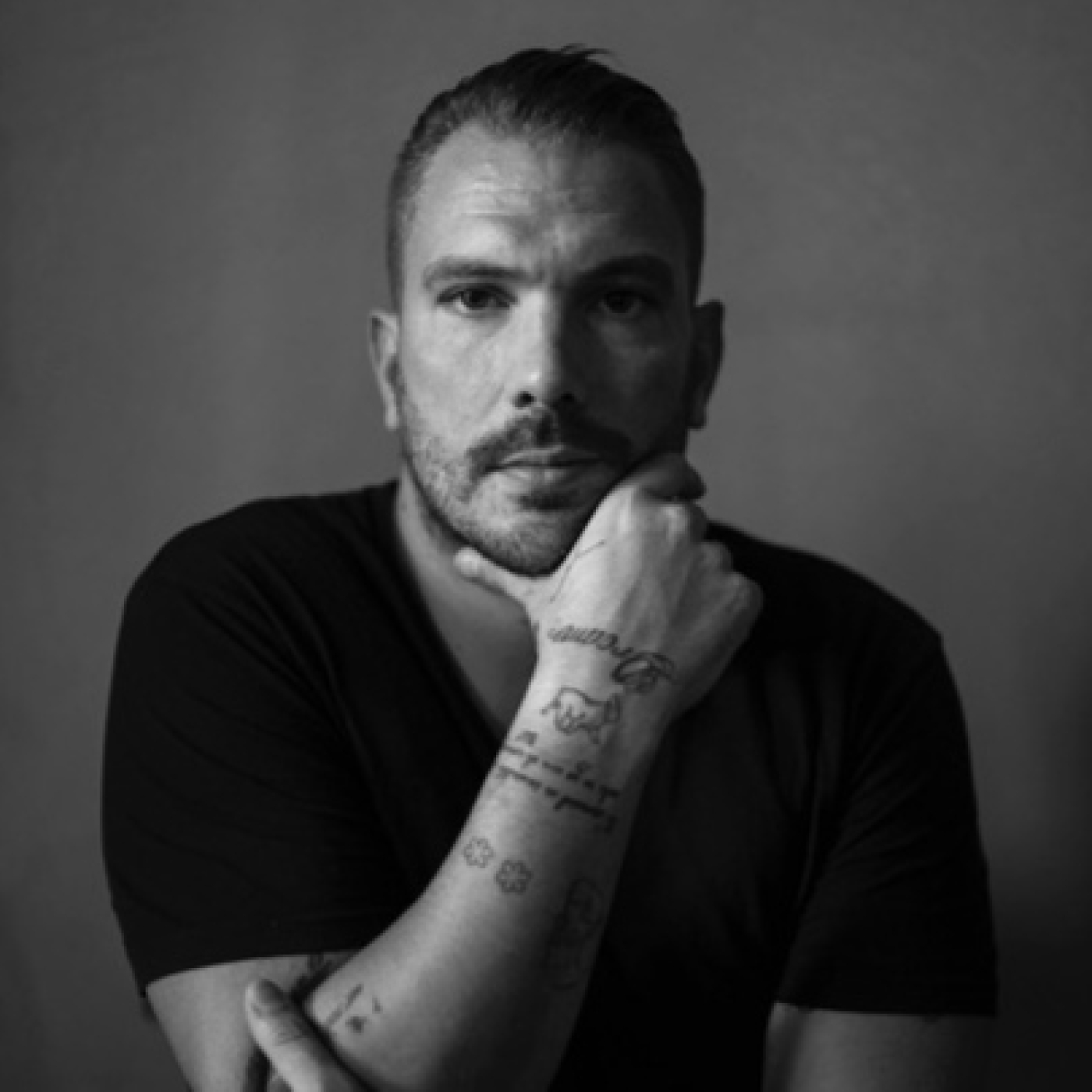 EMOTION ME por Pedro Vivar