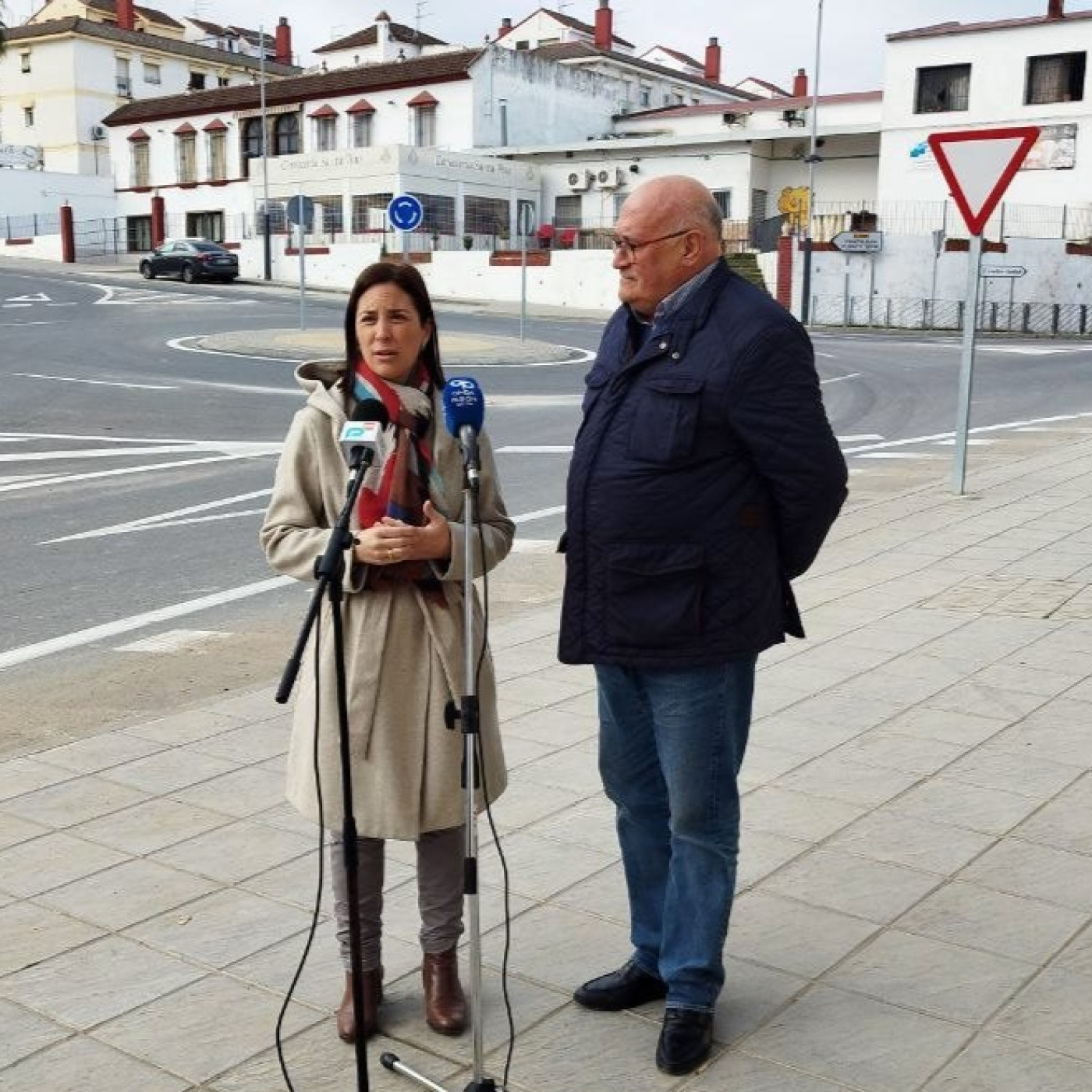 R. prensa Cristina Casanueva y Jorge Jiménez (Repintado sañalización travesía La Rambla) 16-1-23 episode artwork