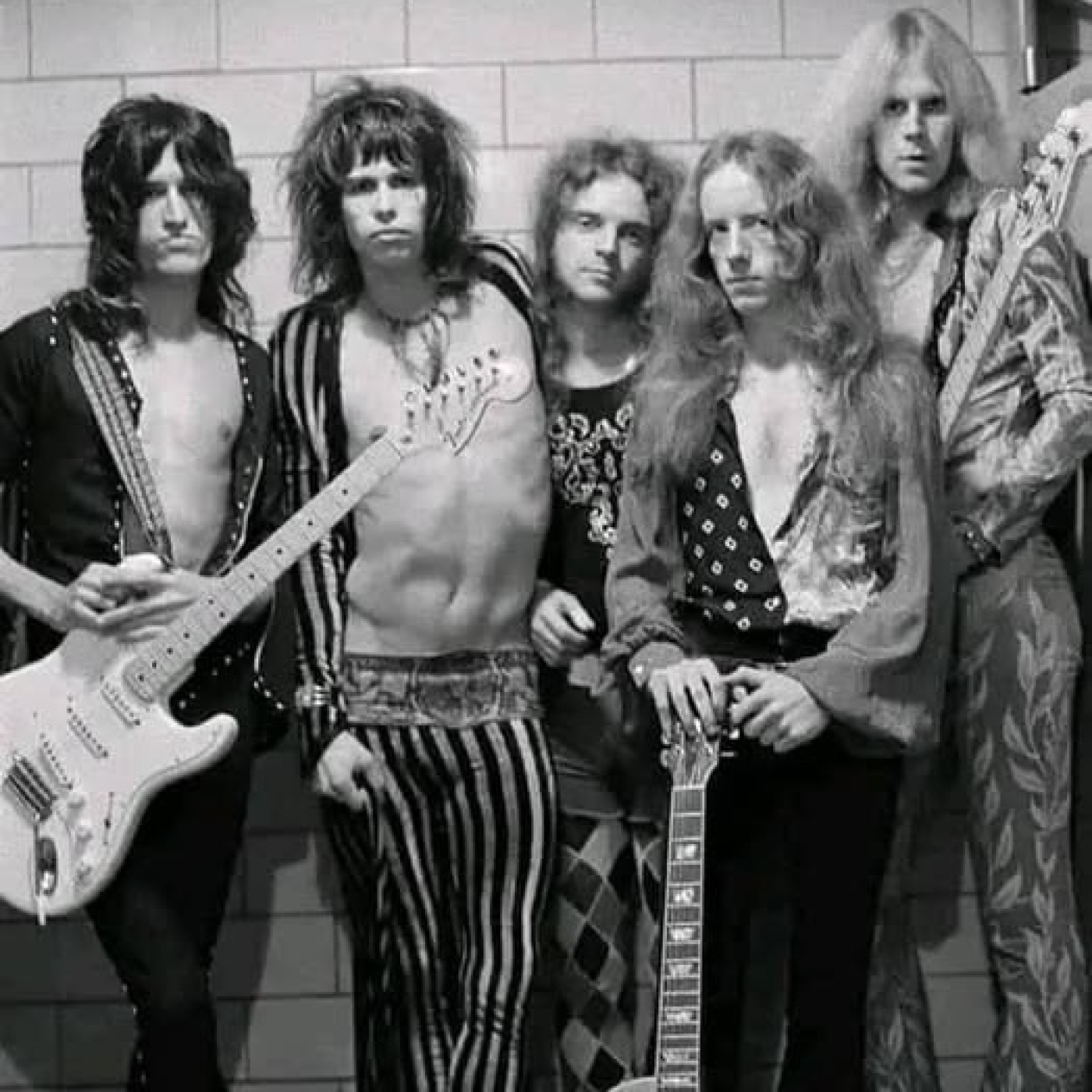 50 años de Toys In The Attic, el álbum que convirtió a Aerosmith en la banda de hard rock más popular e influyente. episode artwork