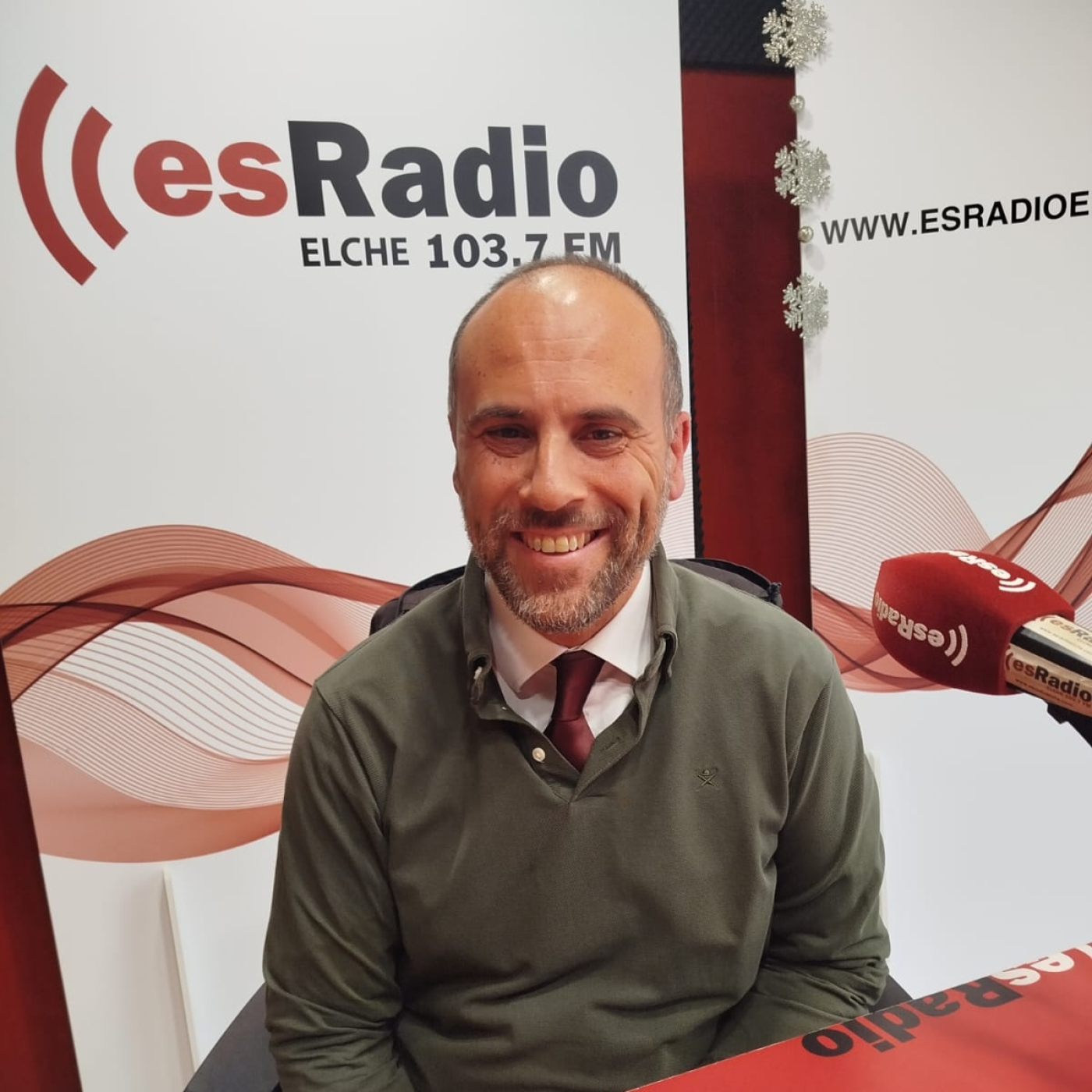 "A los políticos se les ha olvidado el significado de la palabra administración pensando que son los ciudadanos". episode artwork