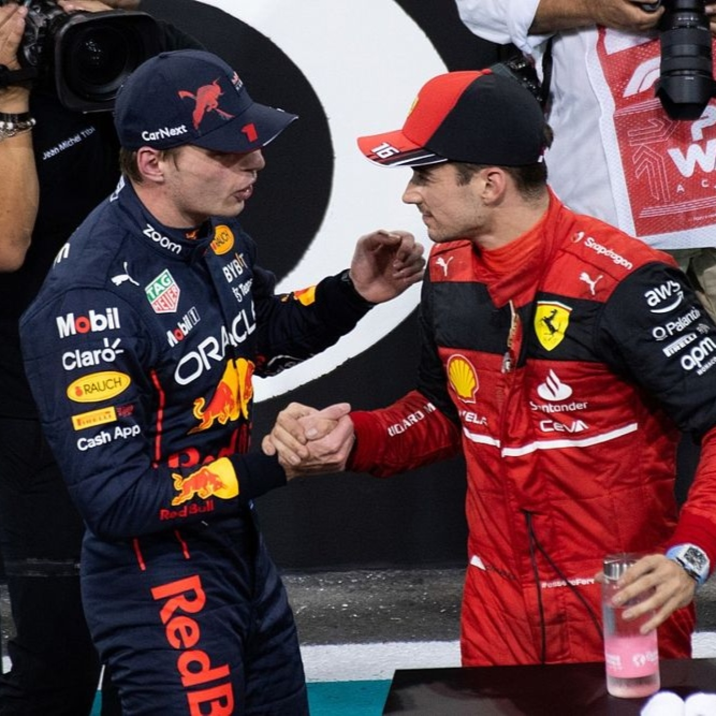 Leclerc, gracias a Verstappen, órdenes de equipo en la F1