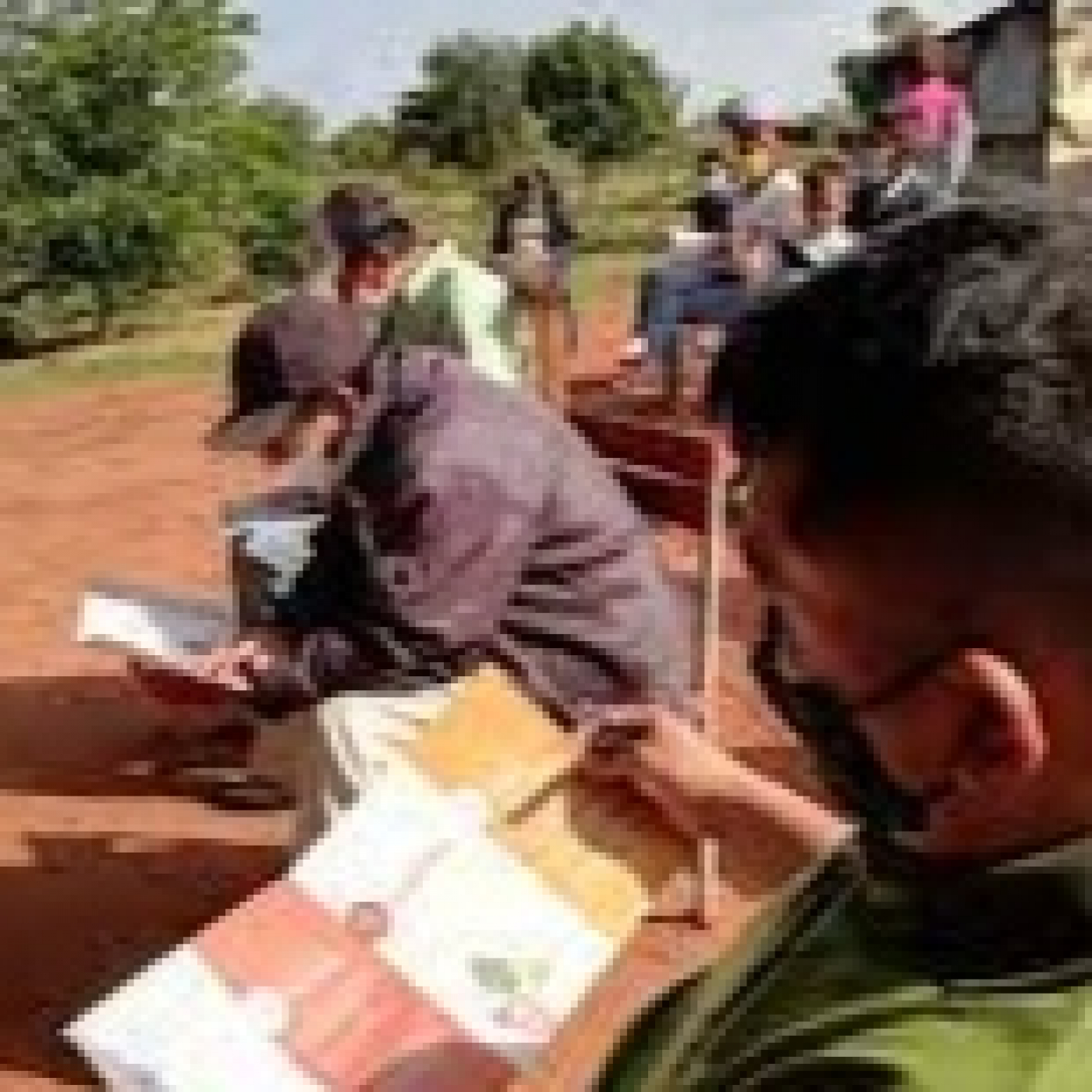 DEVUELVAN NUESTRA TIERRA