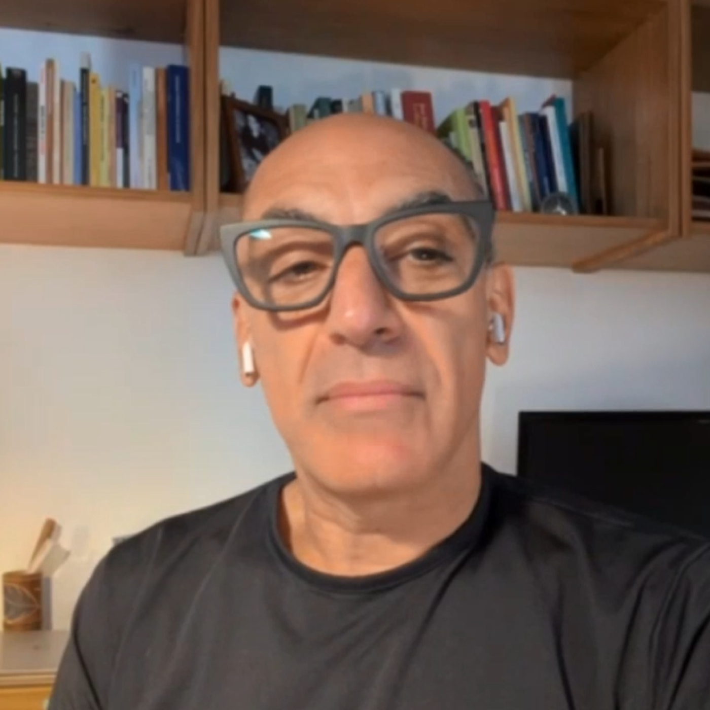 Entrevista con el actor Mauricio Dayub en "Letras y corcheas" episode artwork