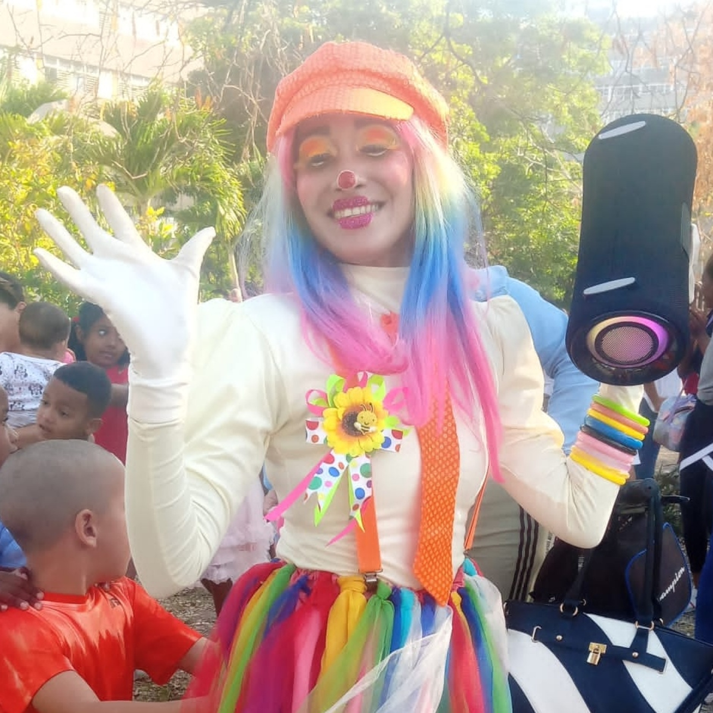 La payasita Marlyn La Famosa, animó la jornada entre cantos, bailes y juegos. episode artwork