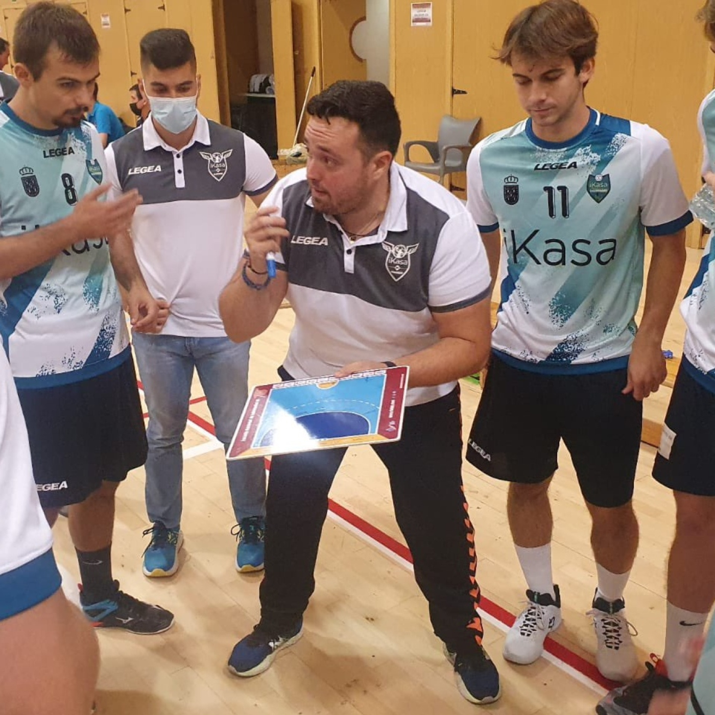 Entrevista con Javier Gimeno, entrenador del Balonmano Ikasa, en A LA MADERA