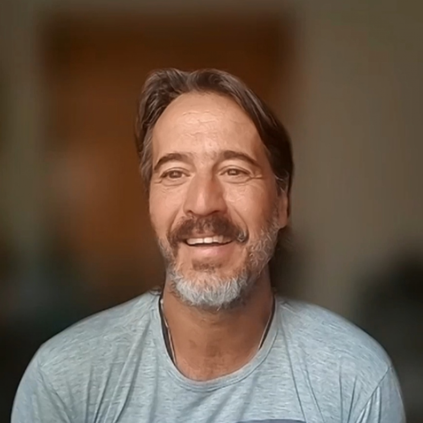 Entrevista con el poeta y actor Francisco Pesqueira en "Letras y corcheas" episode artwork