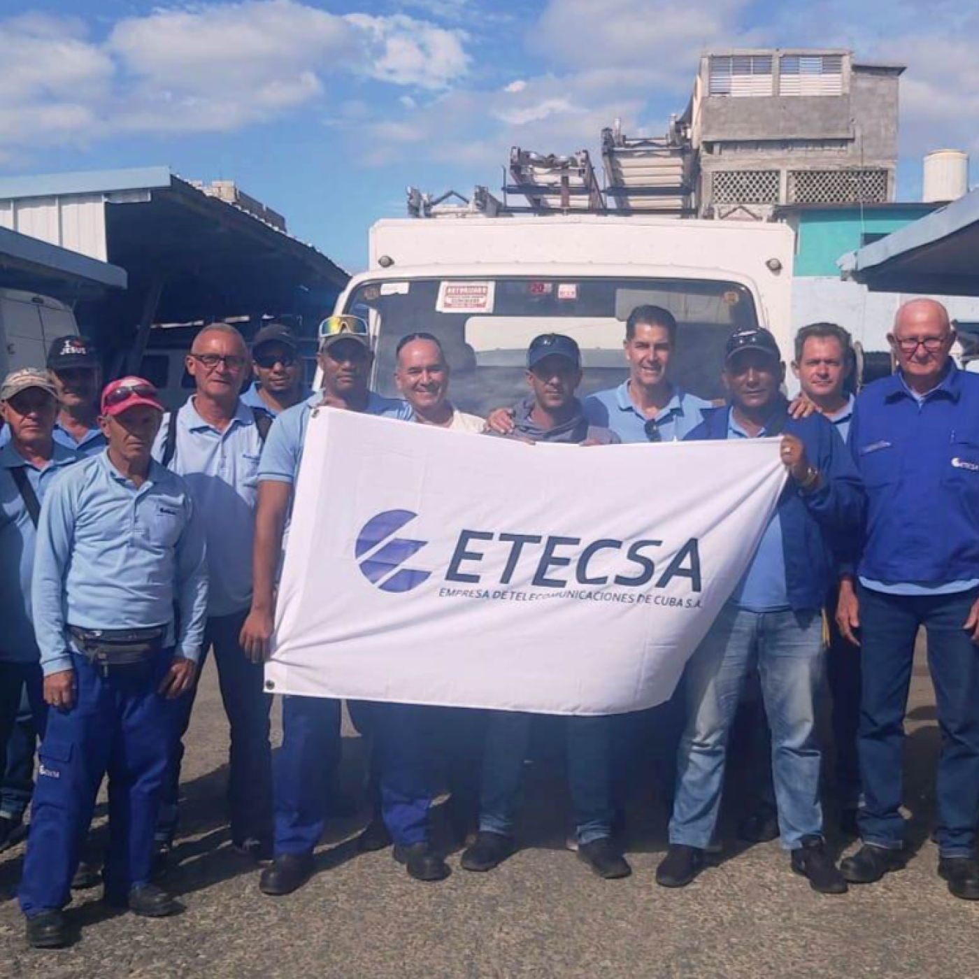 Hacia Artemisa segunda brigada de la ETECSA Cienfuegos para recuperar afectaciones del huracán Rafael