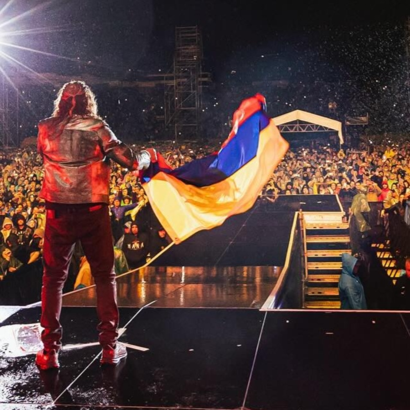 Fher (Maná) en Quito: "A nosotros (México) no nos van a poner de enemigos con ustedes. La política siempre es muy sucia" episode artwork