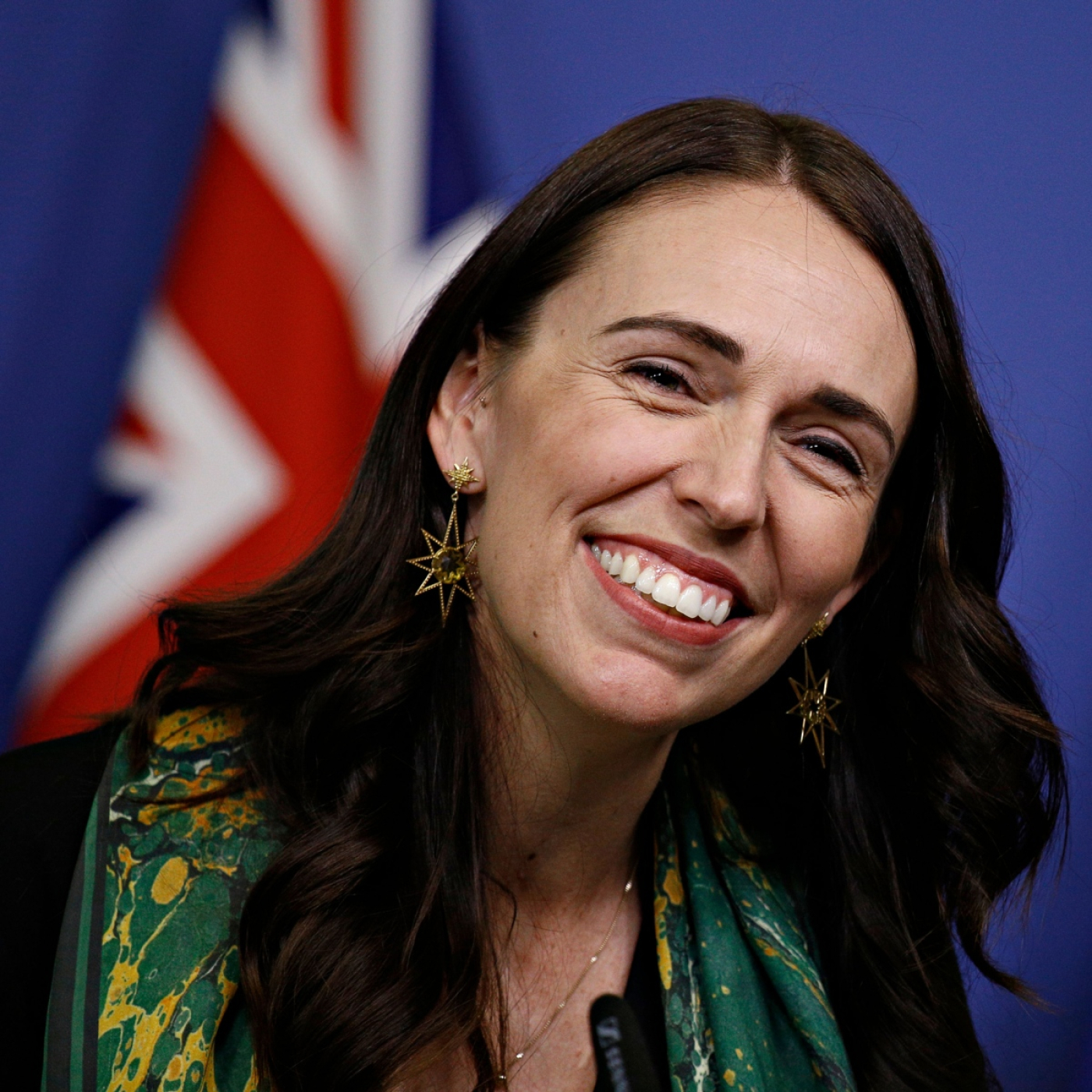 136 Jacinda Ardern. Mujeres líderes del S. XXI episode artwork