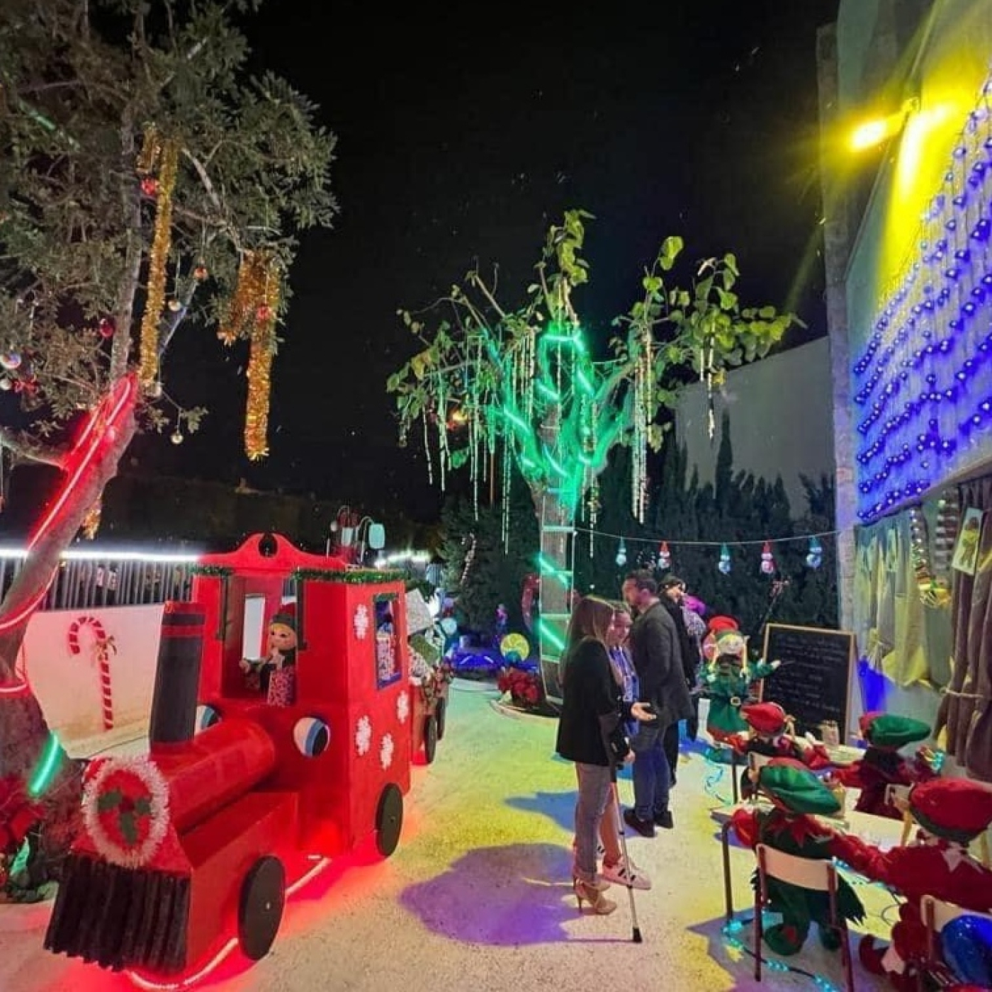 ''Cada año en Santa Pola nos sorprendemos con las decoraciones navideñas de casas y comercios visitándolos''. episode artwork