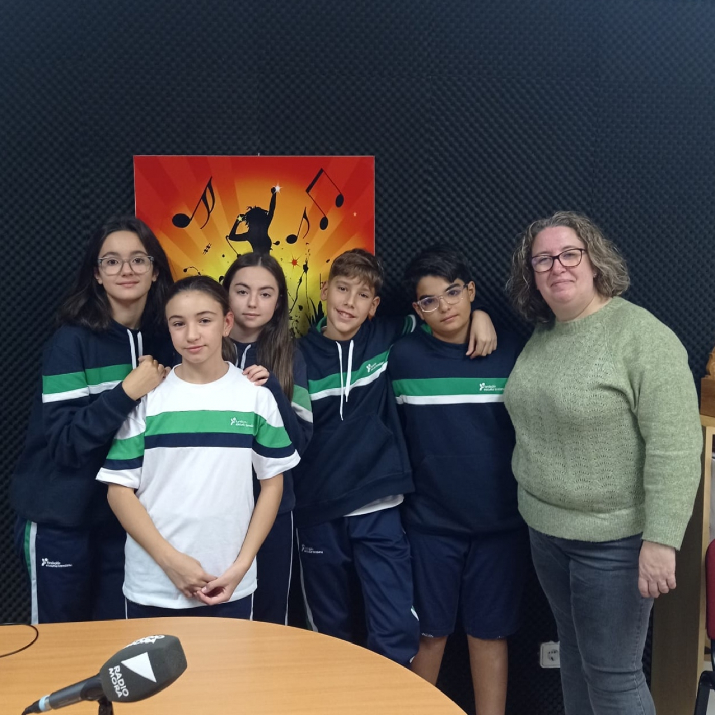 Entrevista sobre la recogida de alimentos para Cáritas en el Colegio Teresiano episode artwork