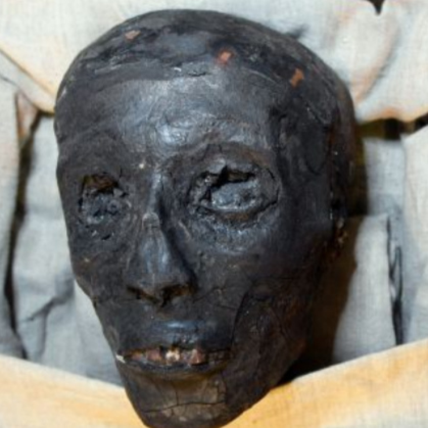 Tutankamón: el misterio de la momia quemada