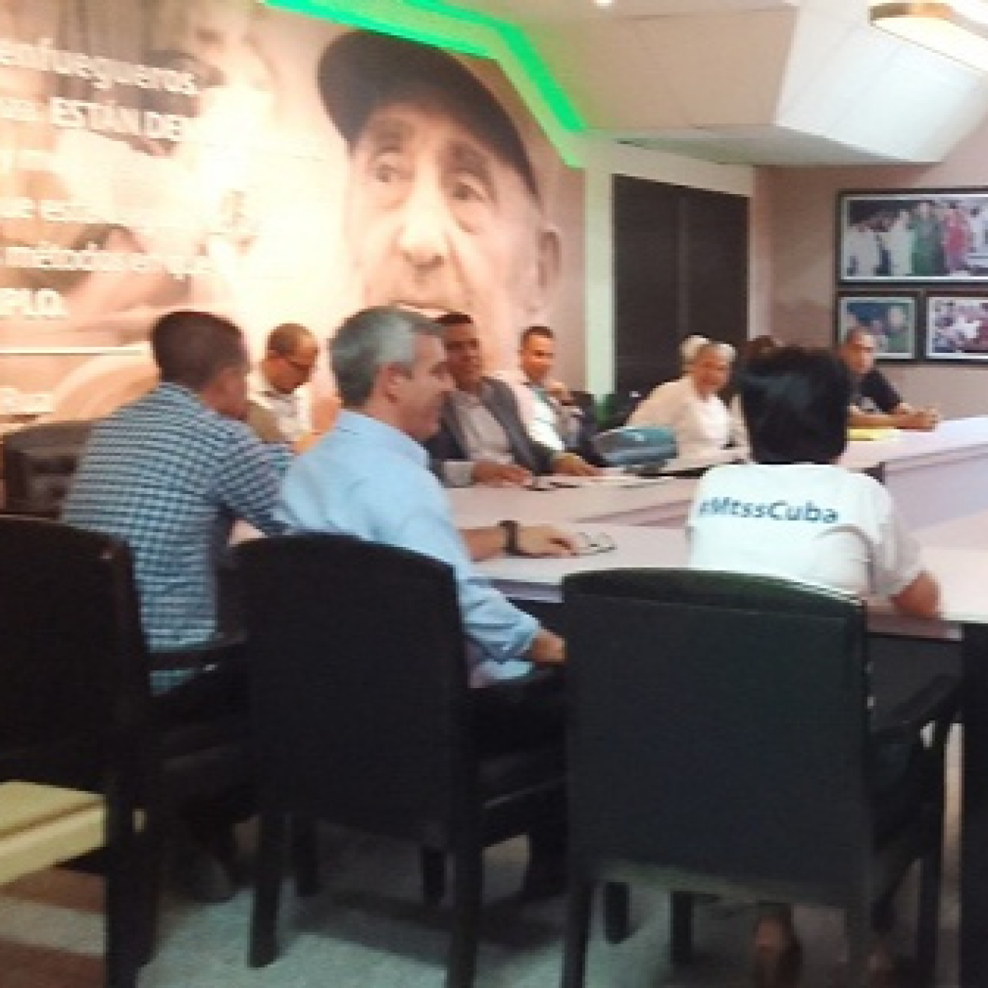 Intercambia con los cienfuegueros el Viceprimer Ministro cubano Perdomo Di-Lella