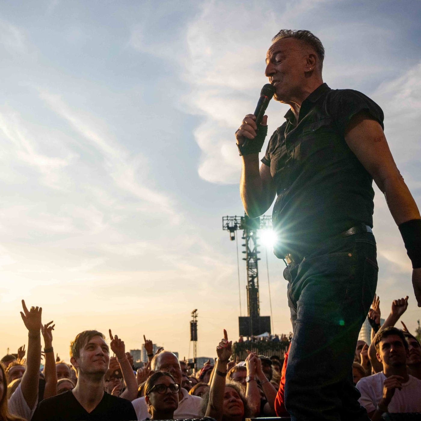 Els Fans de Bruce Springsteen Cap-128 (Se acaba la gira en Europa) episode artwork