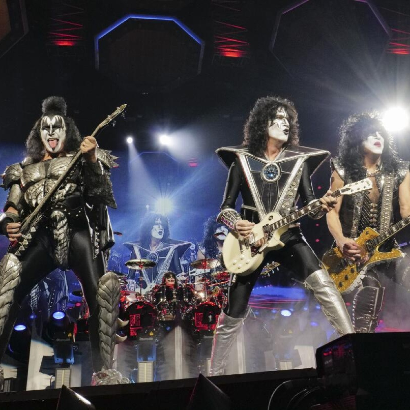 Mientras KISS anuncia su espectáculo avatar, la ciudad de Londres informa cifras millonarias por el show avatar de ABBA episode artwork