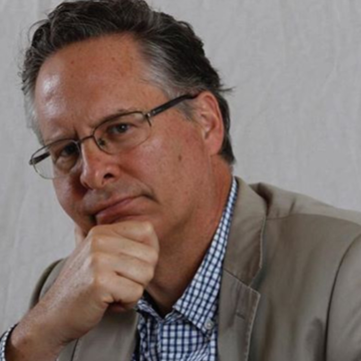Es Noticia con Oscar Arnal
