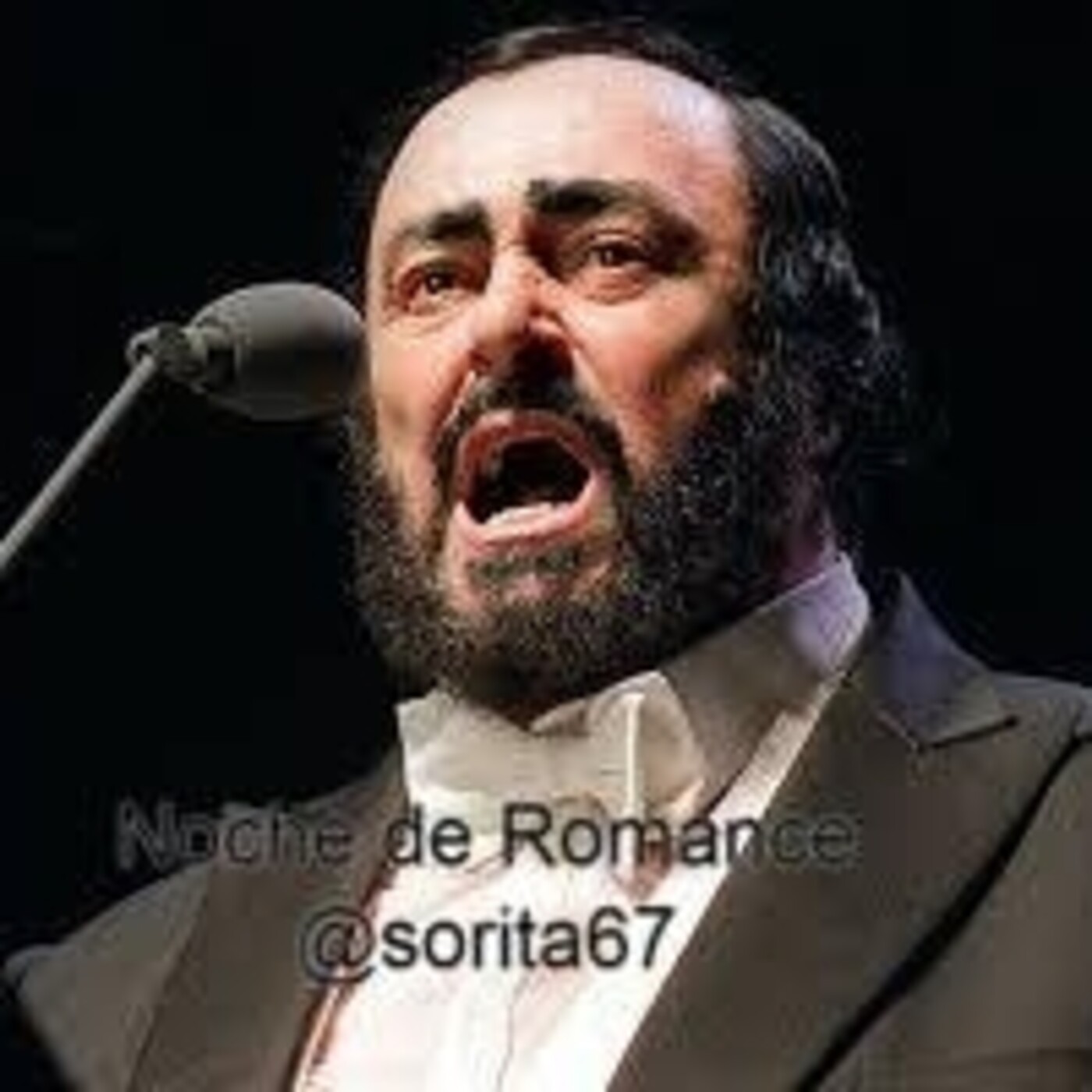 LUCIANO PAVAROTTI EN NOCHE DE ROMANCE cover art