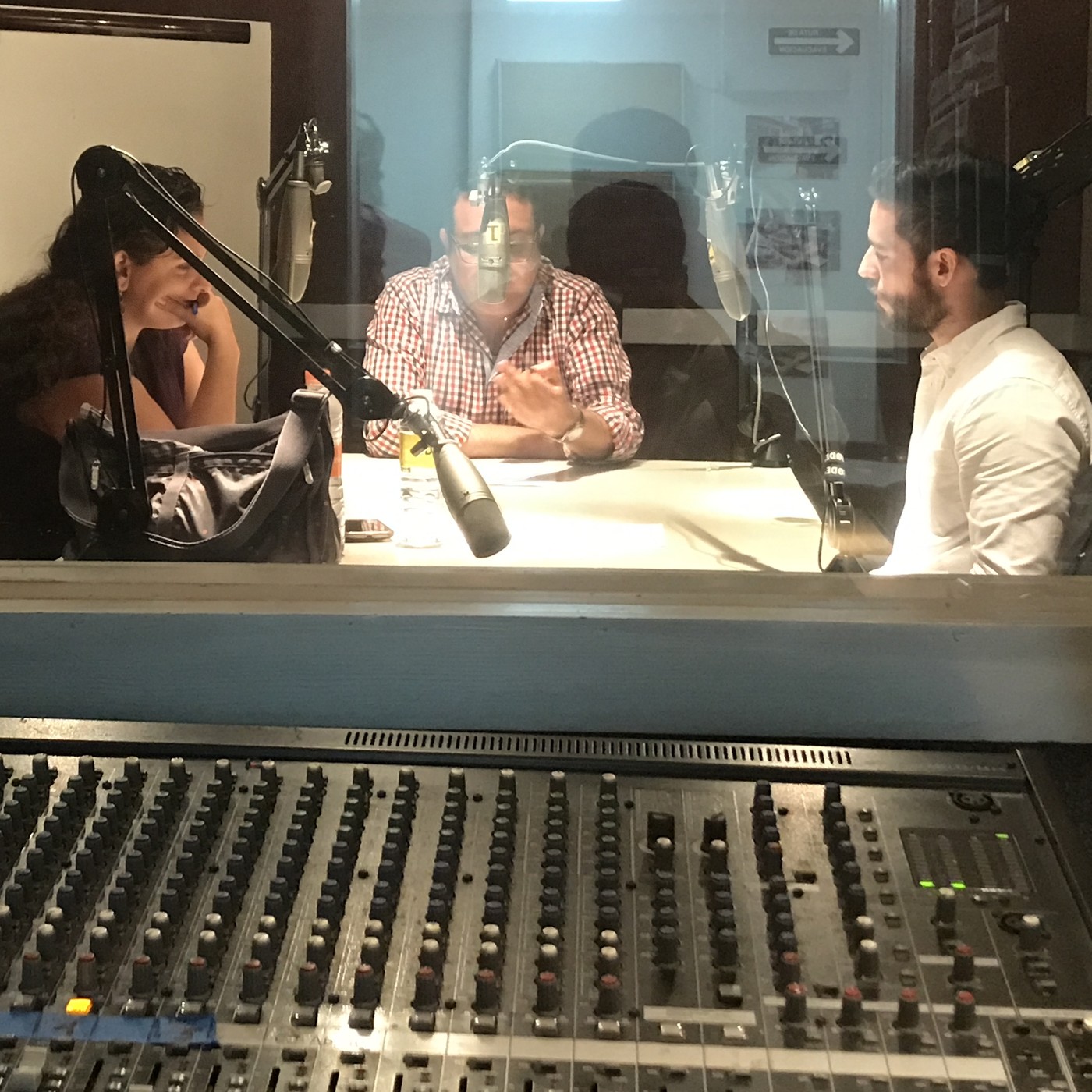 Contradicciones, panoramas de la comunicación